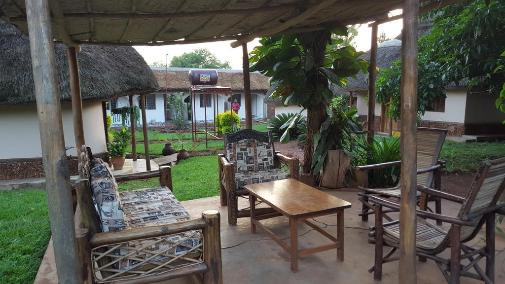 Brownstone Country Home Lira Ngoại thất bức ảnh