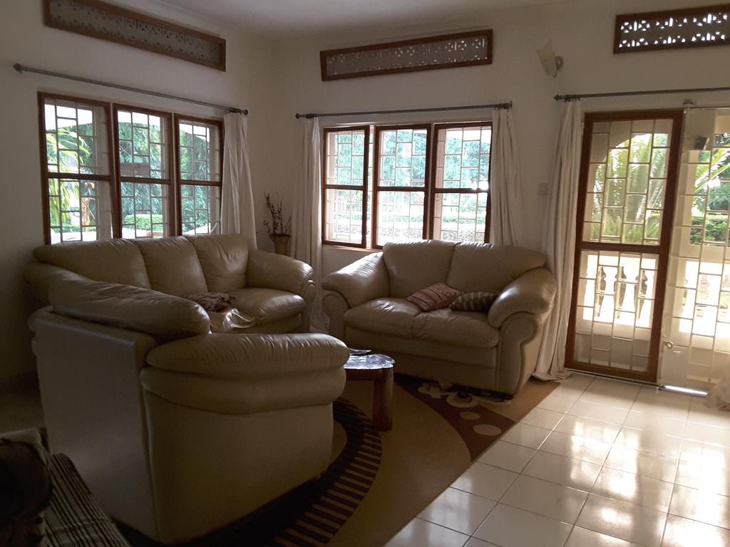 Brownstone Country Home Lira Ngoại thất bức ảnh