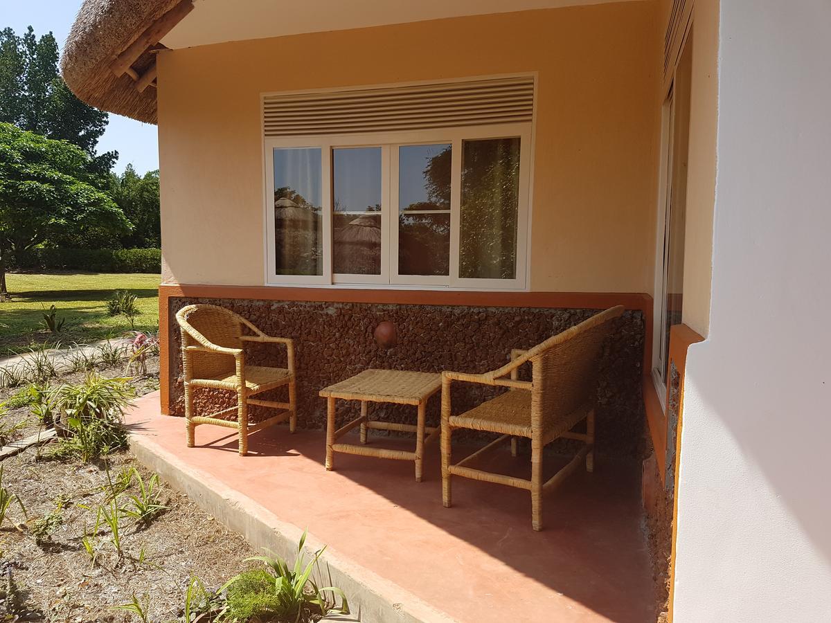 Brownstone Country Home Lira Ngoại thất bức ảnh