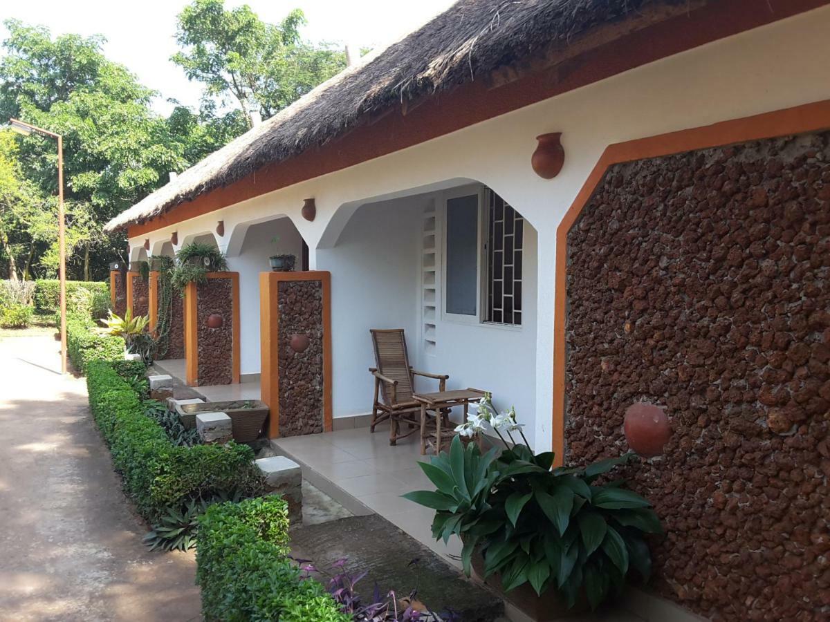 Brownstone Country Home Lira Ngoại thất bức ảnh
