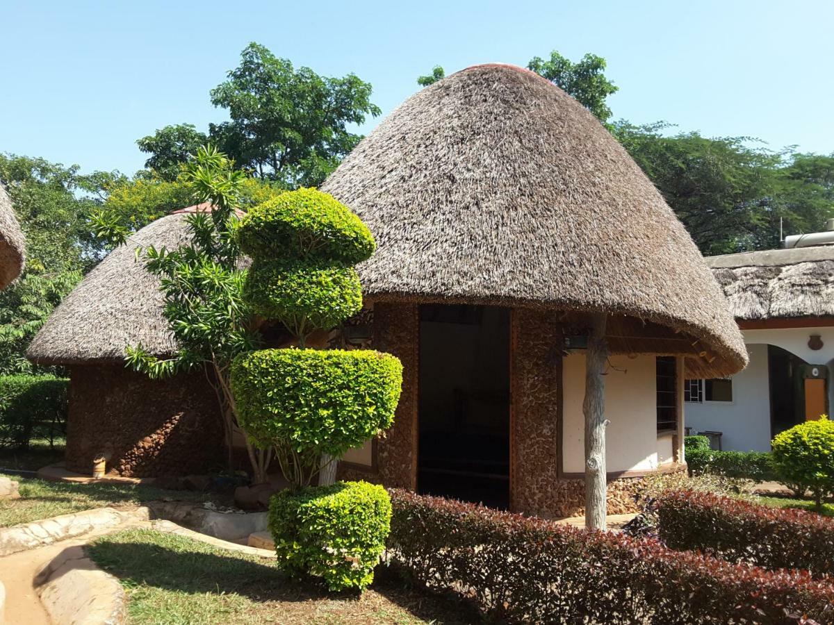 Brownstone Country Home Lira Ngoại thất bức ảnh