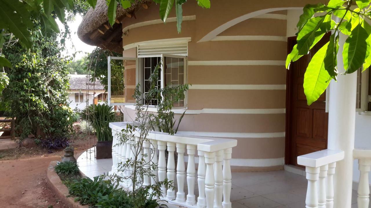 Brownstone Country Home Lira Ngoại thất bức ảnh