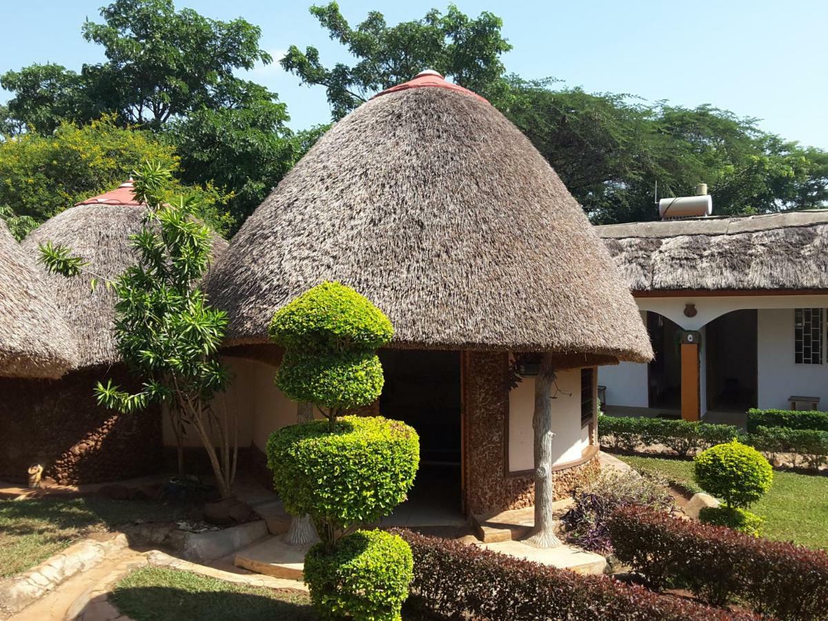 Brownstone Country Home Lira Ngoại thất bức ảnh