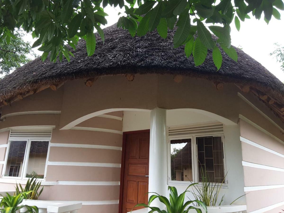 Brownstone Country Home Lira Ngoại thất bức ảnh