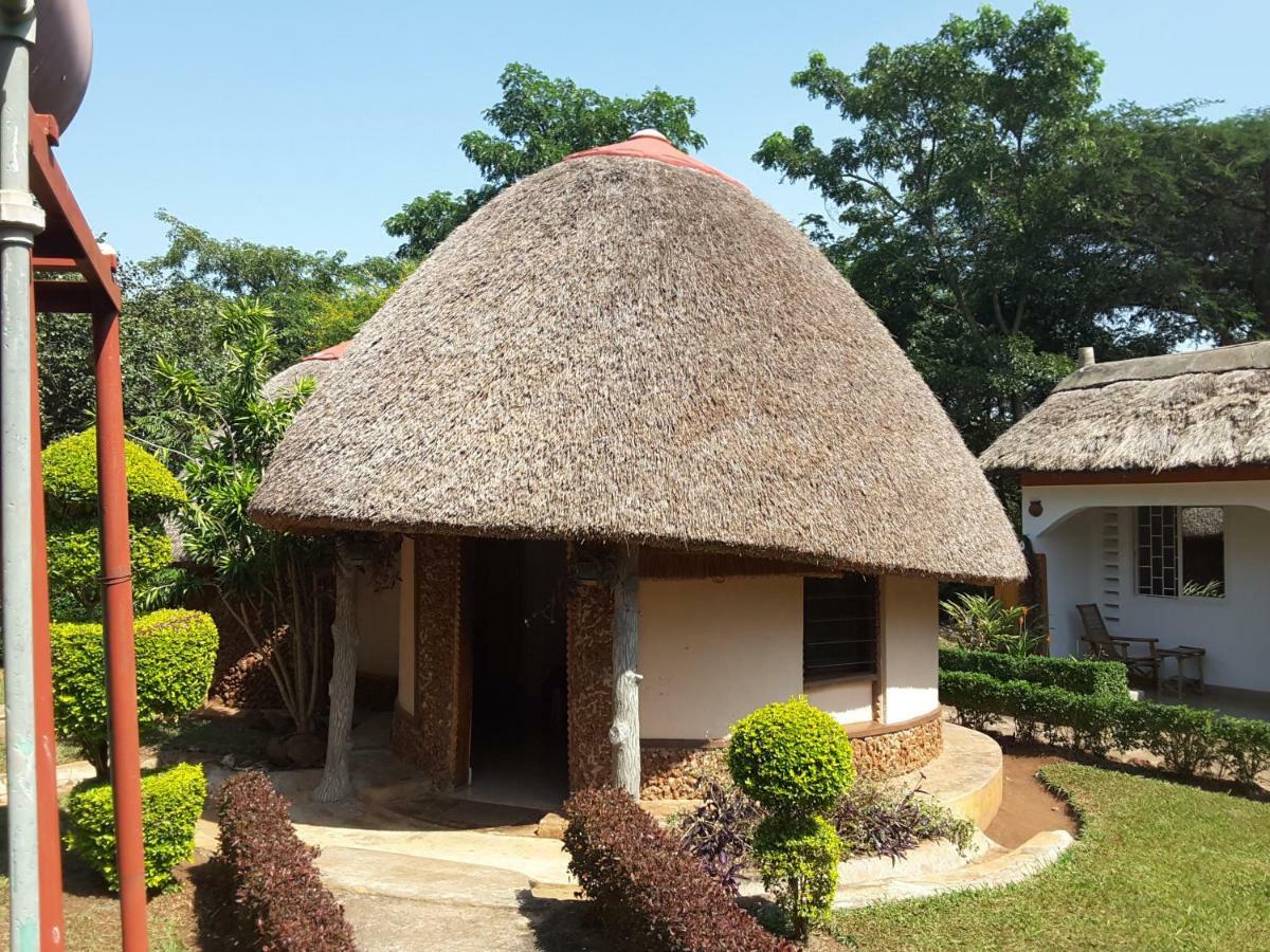 Brownstone Country Home Lira Ngoại thất bức ảnh