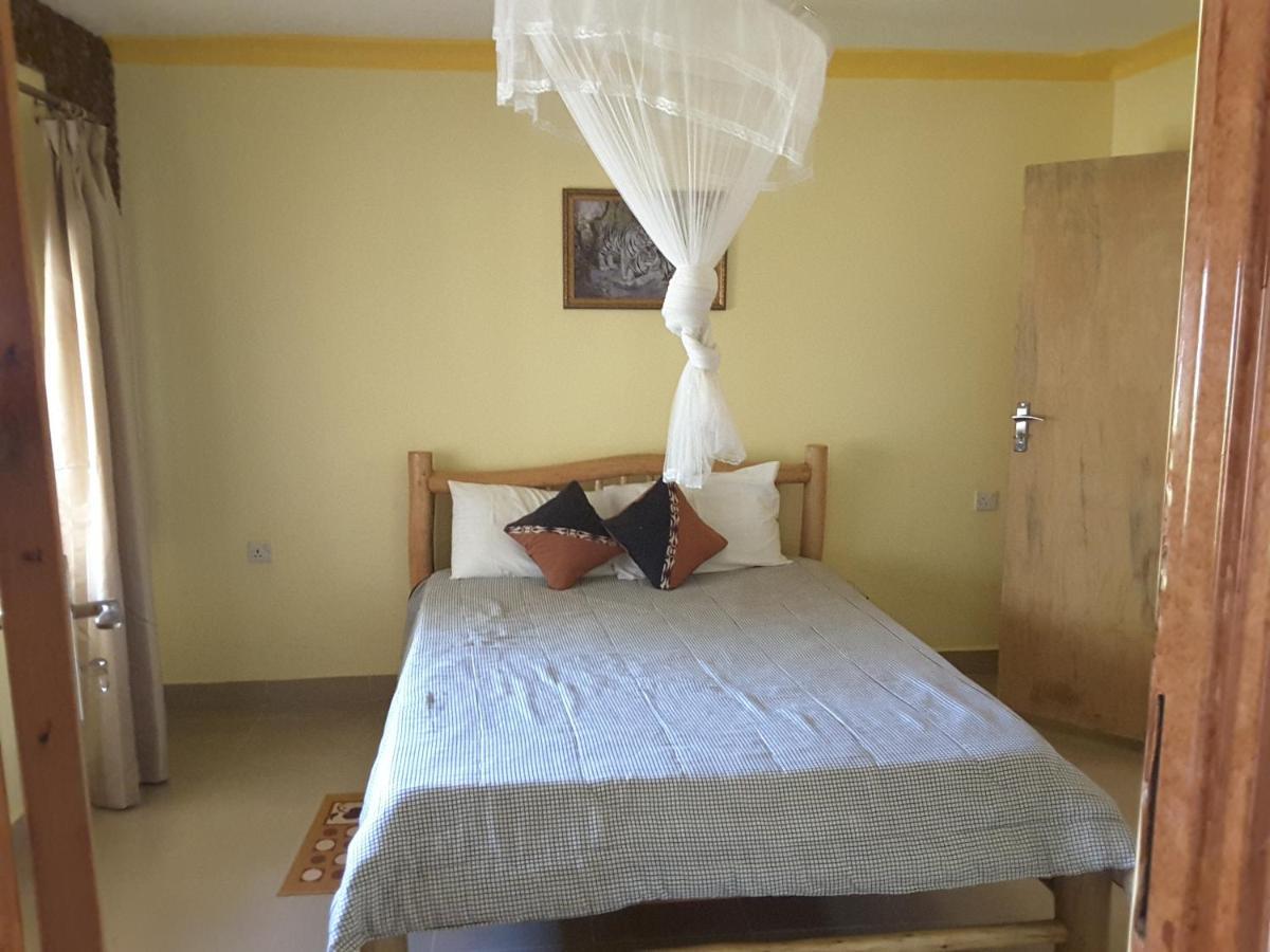 Brownstone Country Home Lira Ngoại thất bức ảnh